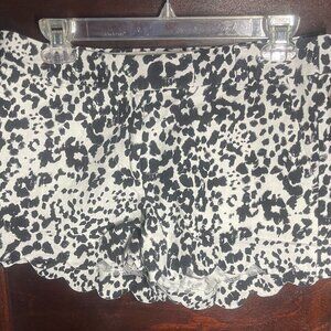 J Crew Black and White Animal Print Scallop Hem Linen Short - Size 6